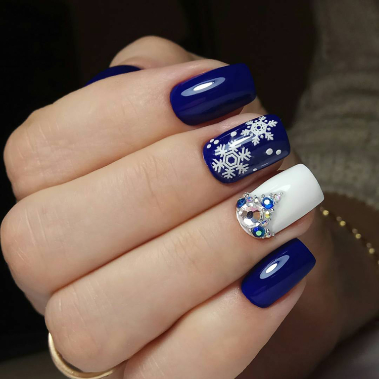 ongles en gel blanc strass flocons de neige nail art bleu