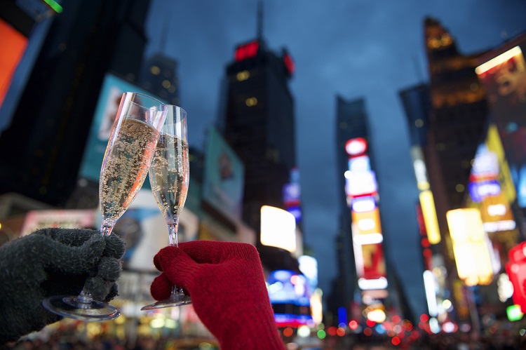 What to do as a couple on New Year's Eve 2019 or spend the year-end festivities in New York Time Square and champagne tasting