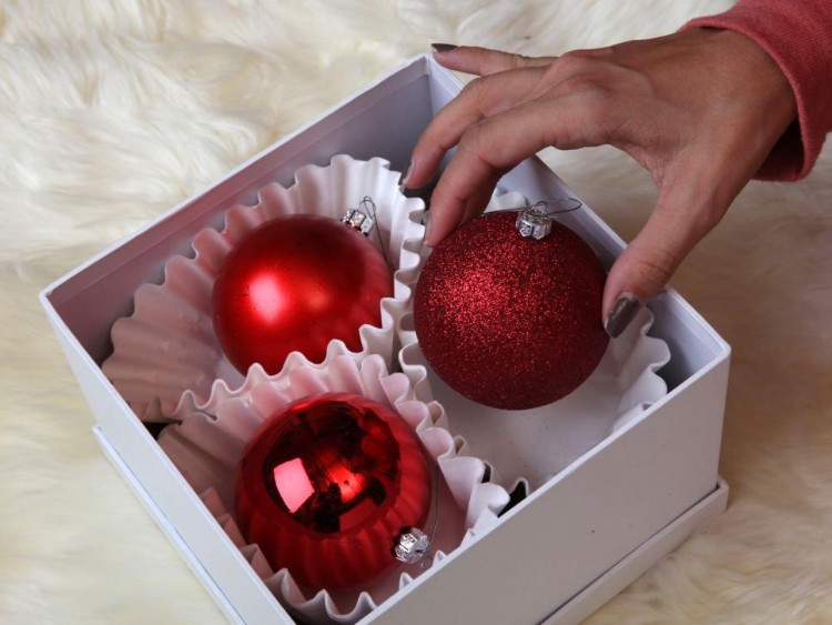 rangement décoration de Noël boîte carton papier soie idée élégante DIY
