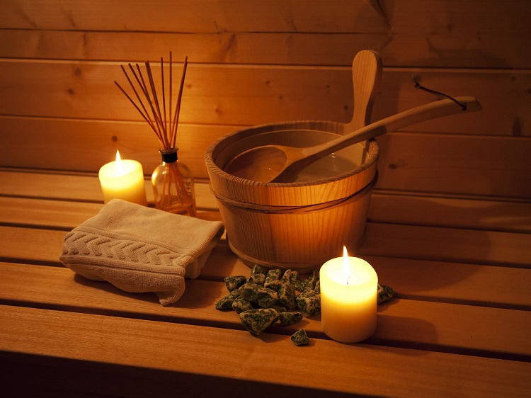 construire un sauna extérieur soi-même quels accessoires adopter coin bien être maison cabine chauffée poêle vapeur roches