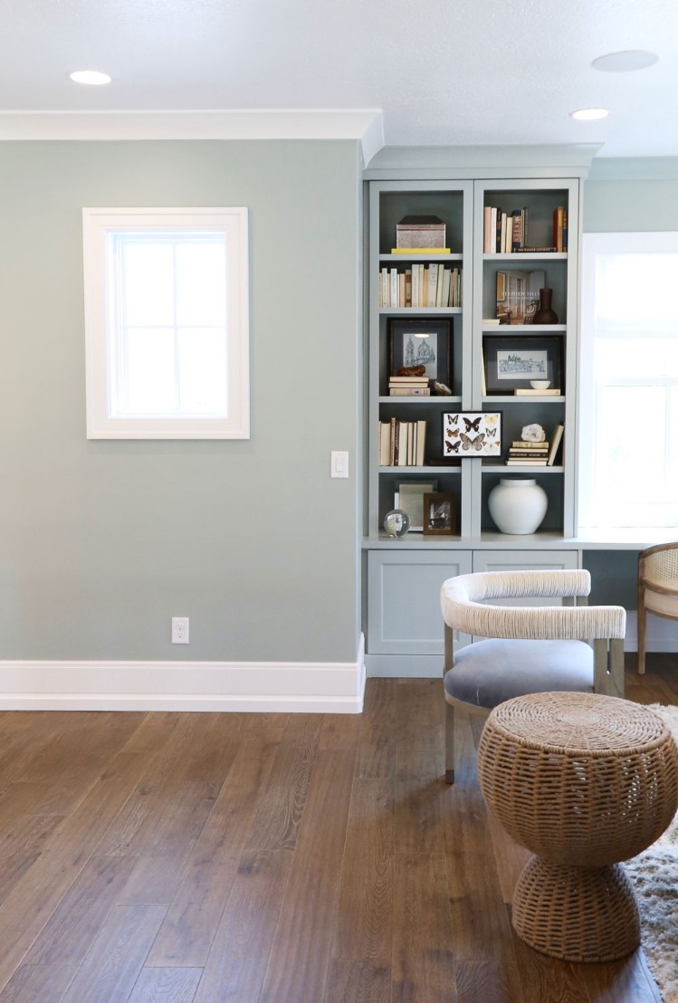 couleur déco intérieur 2019 gris revêtement sol bois ambiance cosy invitante salon