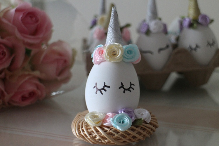 déco œufs de Pâques licorne idée créative mini fleurs