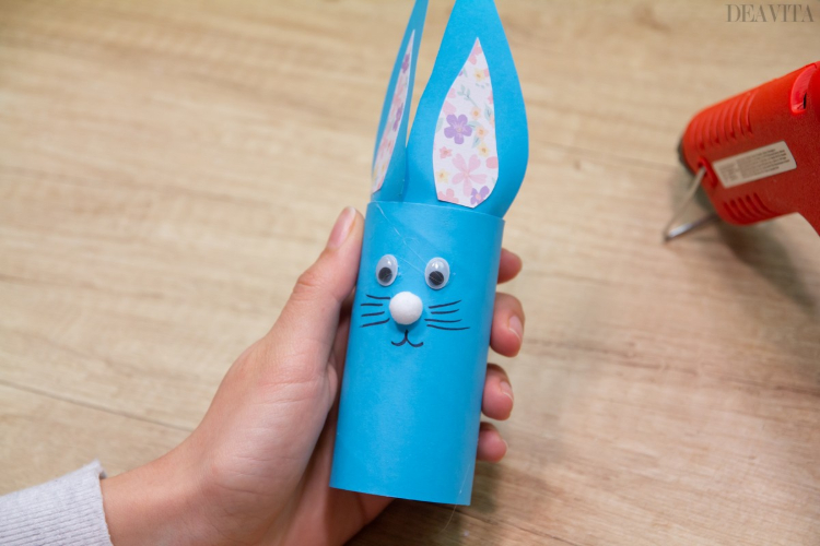 décoration de Pâques à faire soi-même lapin rouleau papier toilette