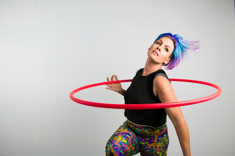 entraînement avec cerceau hooping hula hoop sport tendance pour amateurs avancés exercices basiques