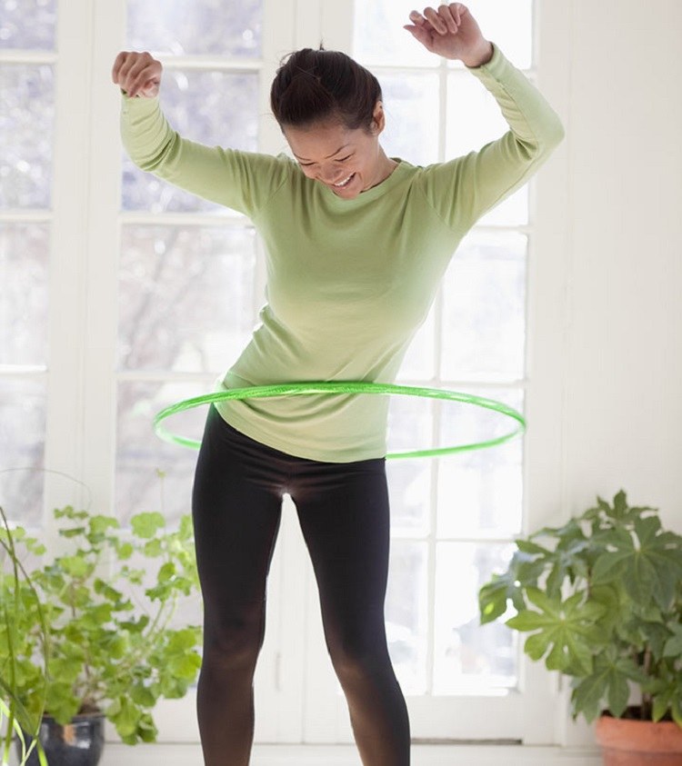 entraînement avec cerceau hula hoop sport tendance vertus silhouette