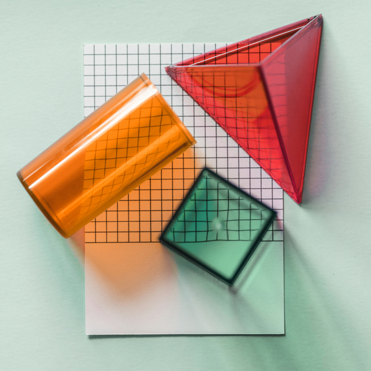 formes géométriques plexiglas éléments déco moderne