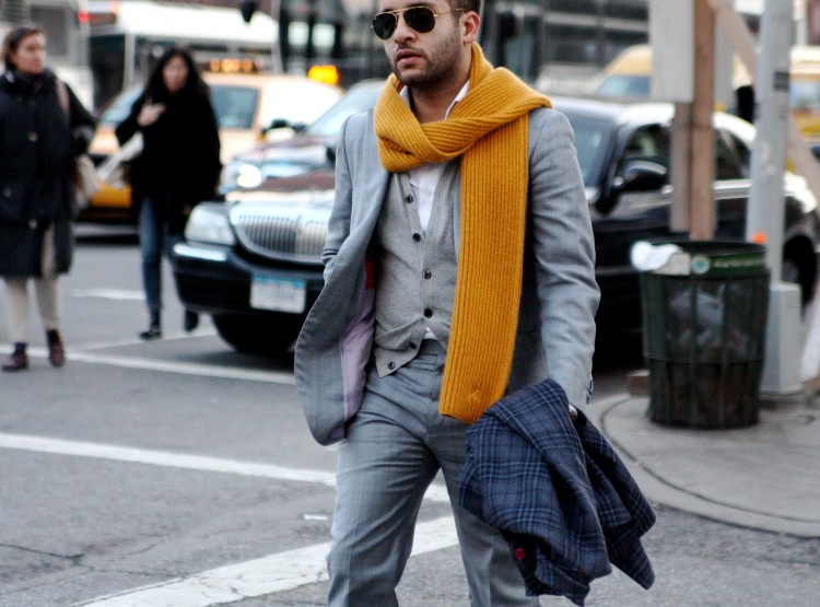 foulard masculin couleur tailleur chic idée style audacieux homme