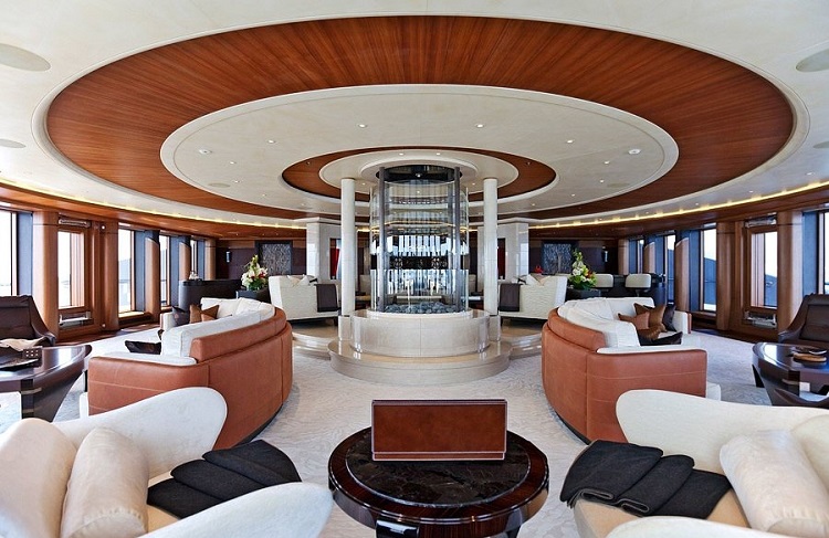 les yachts les plus chers du monde Serene intérieur salon blanc et marron