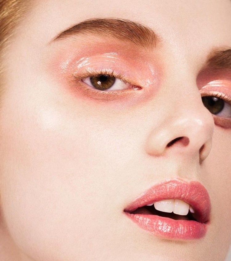 maquillage glossy living coral tendance makeup 2019