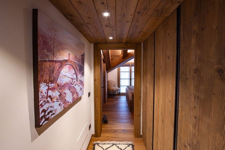 revêtement bois intérieur spots encastrables plafond tableau mural