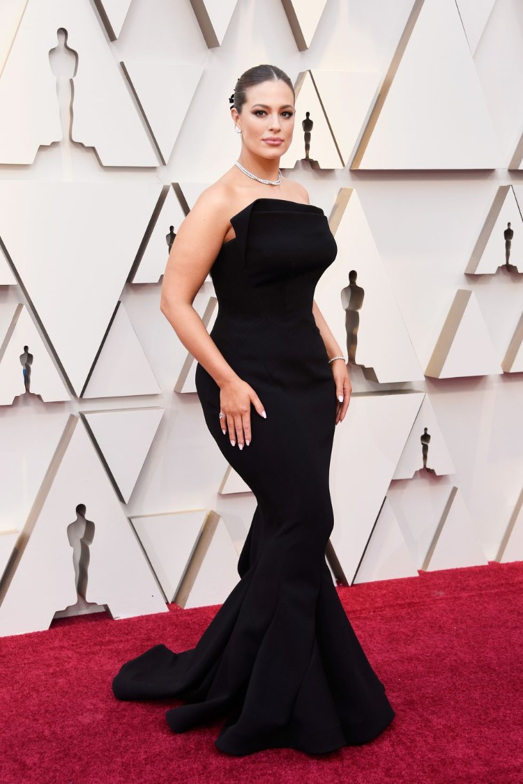 Oscars 2019 Ashley Graham élégante robe noire