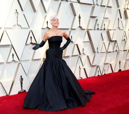 Oscars 2019 les looks des célébrités Lady Gaga robe noire signé Alexander McQueen