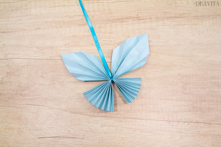 bricolages en papier papillon facile decoratif ruban satin