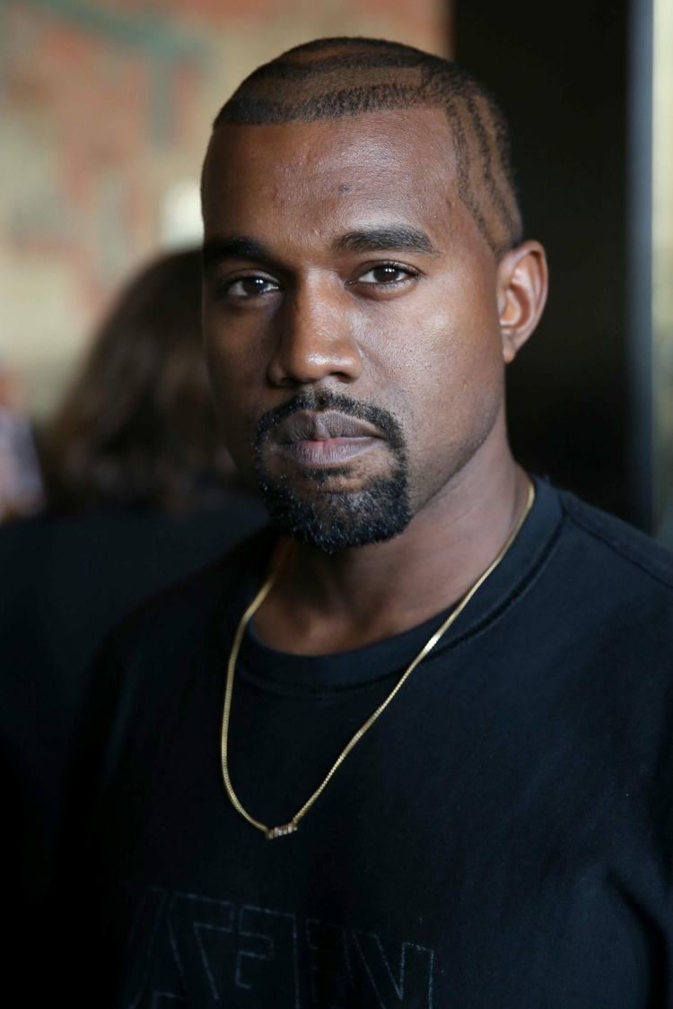 buzz cut homme Kanye West coiffure audacieuse