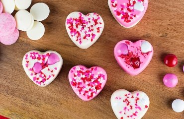 chocolats pour la Saint Valentin coeurs chocolat blanc rose bonbons mm