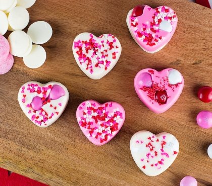 chocolats pour la Saint Valentin coeurs chocolat blanc rose bonbons mm