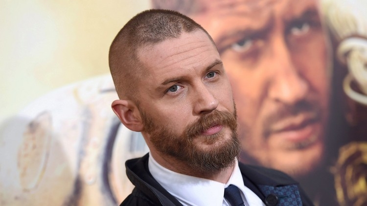 coupe cheveux buzz cut tendance rasé Tom Hardy conseils bien adopter