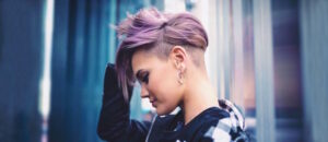 coupe undercut femme cheveux courts coloration cheveux lavande