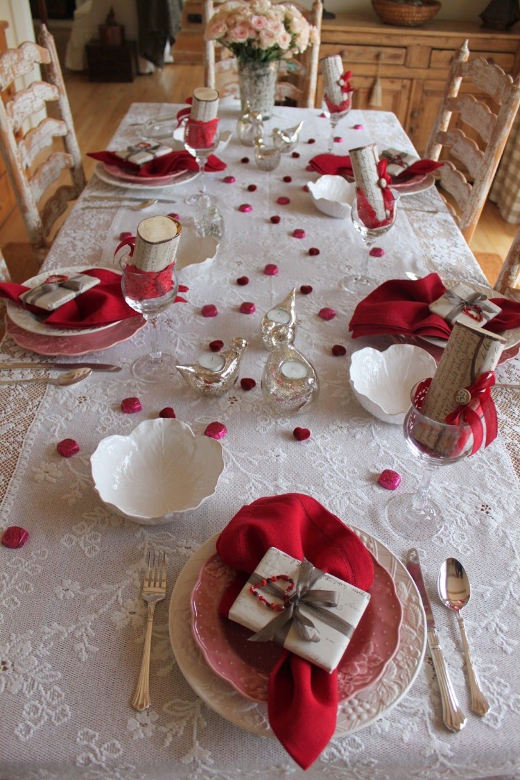 déco de table Saint Valentin blanc rouge ambiance douce idées cadeaux