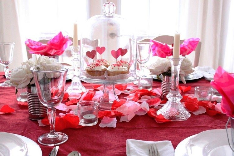 déco de table Saint Valentin idées diverses blanc rouge idées centre table