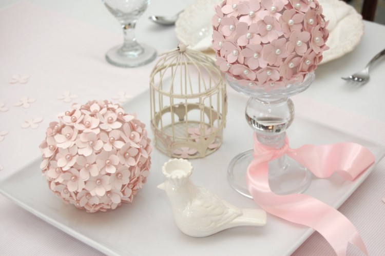 déco de table Saint Valentin simple blanc rose pâle