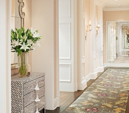 décorer un long couloir choisir un tapis moderne