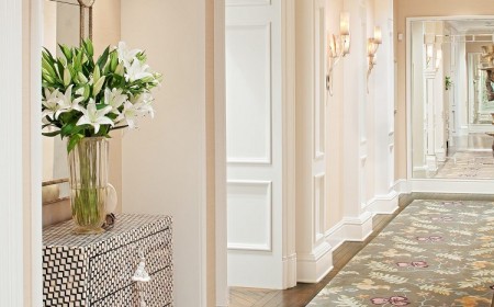 décorer un long couloir choisir un tapis moderne