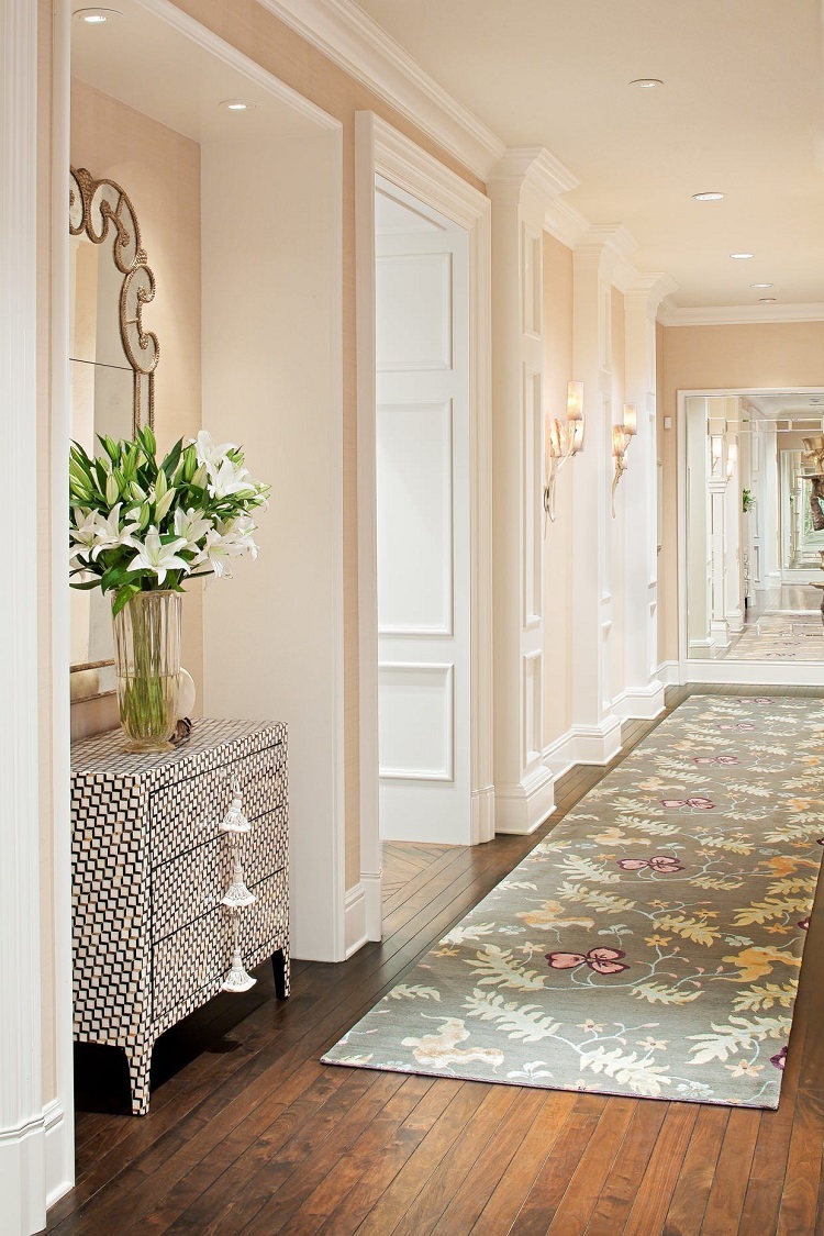 décorer un long couloir choisir un tapis moderne