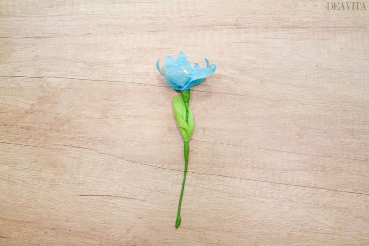 fabriquer des fleurs en papier 3d papier crepon bleu vert