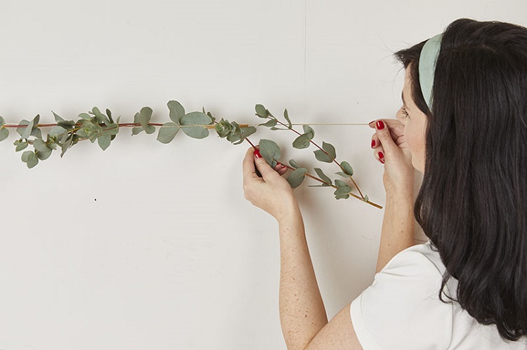 DIY jardin : fabriquer une guirlande de fleurs en cuivre - Marie Claire