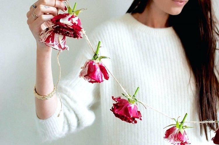 guirlandes de fleurs fraîches faire soi-même roses ficelle