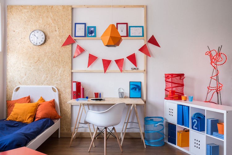 suspension pour chambre enfant abat jour design géométrique chambre garçon déco bleu orange