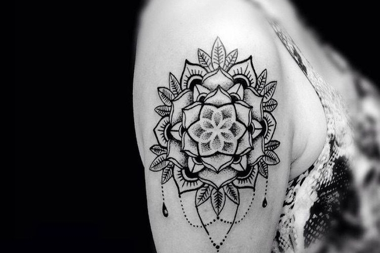 Tatouage Epaule Femme Mandala