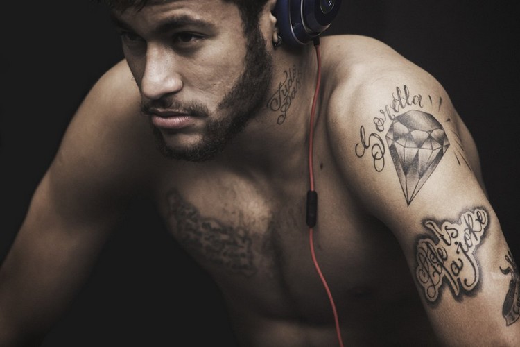 tatouages footballeurs Neymar motifs personnels religieux