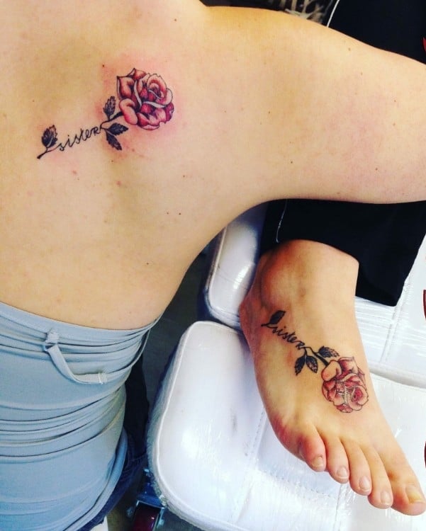 tatouages pour sœurs cheville dos design coloré