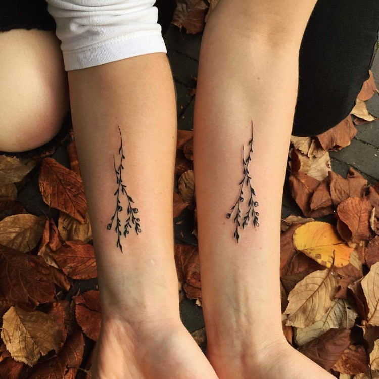 tatouages pour sœurs idée simple élégante poignet main