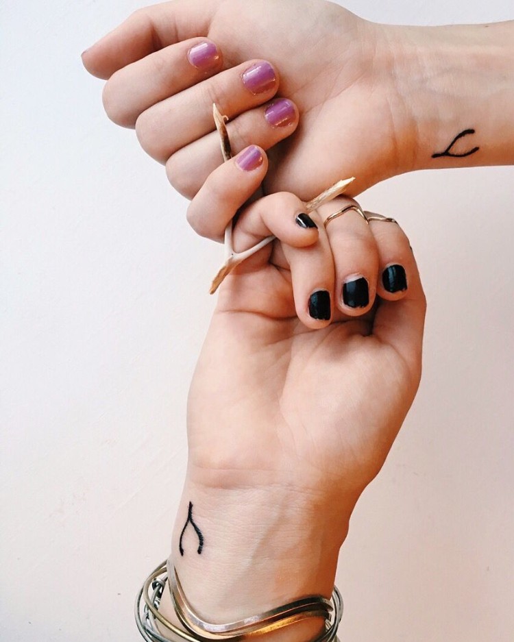 tatouages pour sœurs idées discrètes tendance filles