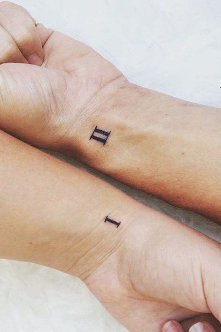tatouages pour sœurs mini motifs discrèts