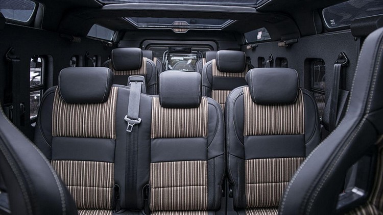 Land Rover Defender 110 neuf sièges design intérieur moderne