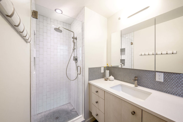 carrelage mosaique ronde grise credence salle de bain revetement douche