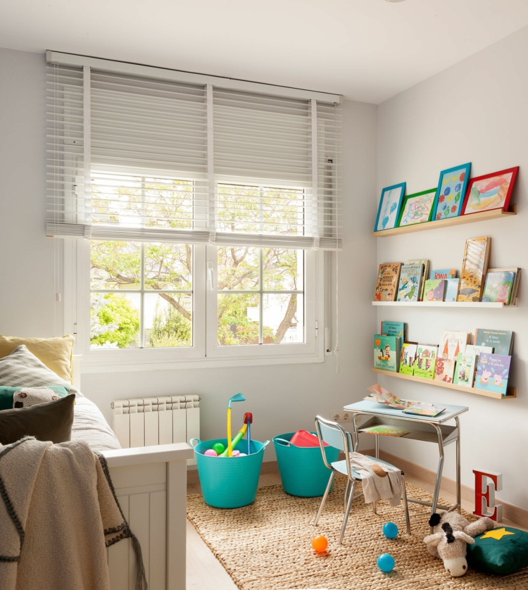 chambre montessori bébé enfants 4-5 ans étagères murales rangement livres