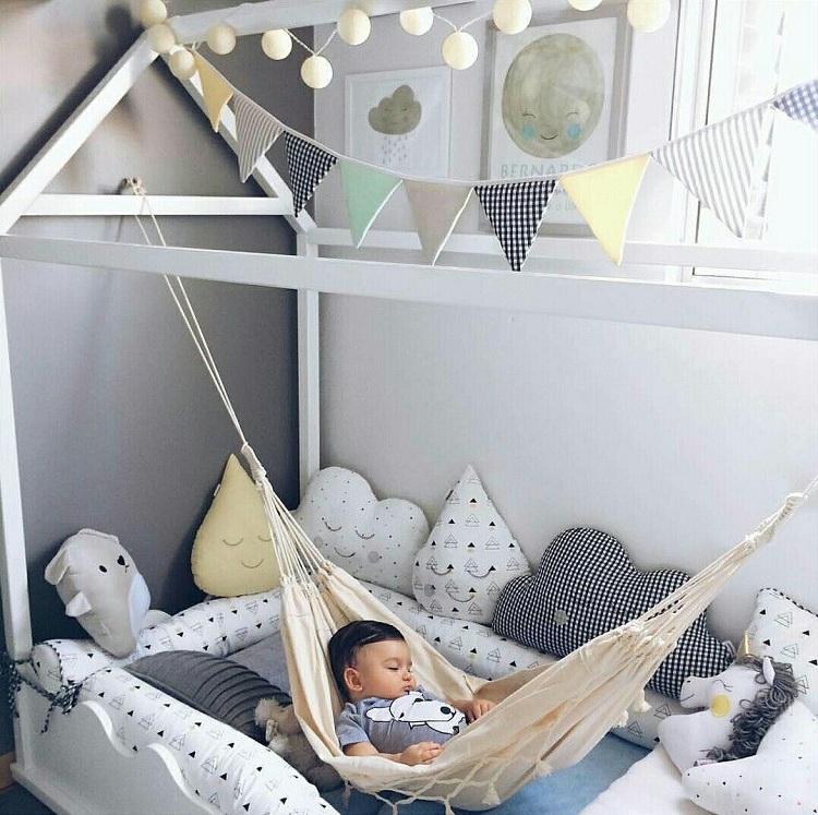 chambre montessori bébé espace de couchage
