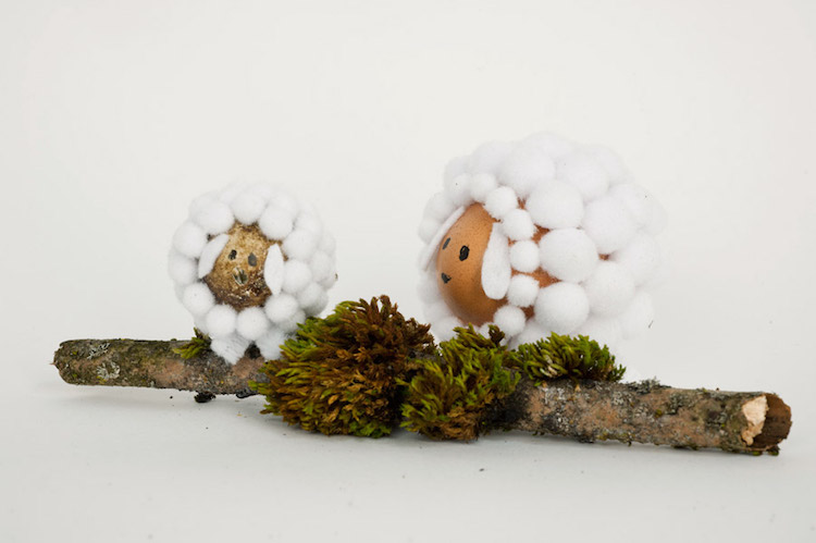 decoration oeufs de paques vides moutons pompons DIY