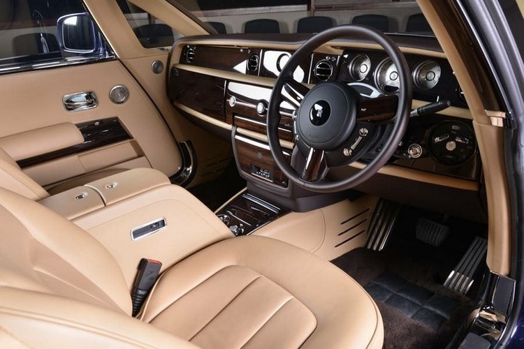 les dix voitures les plus chères du monde Rolls Royce Sweptail habitacle intérieur minimaliste moderne