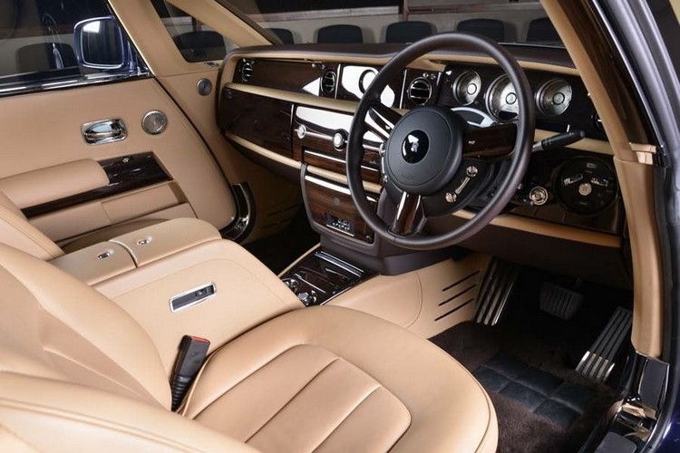 les dix voitures les plus chères du monde Rolls Royce Sweptail habitacle intérieur minimaliste moderne