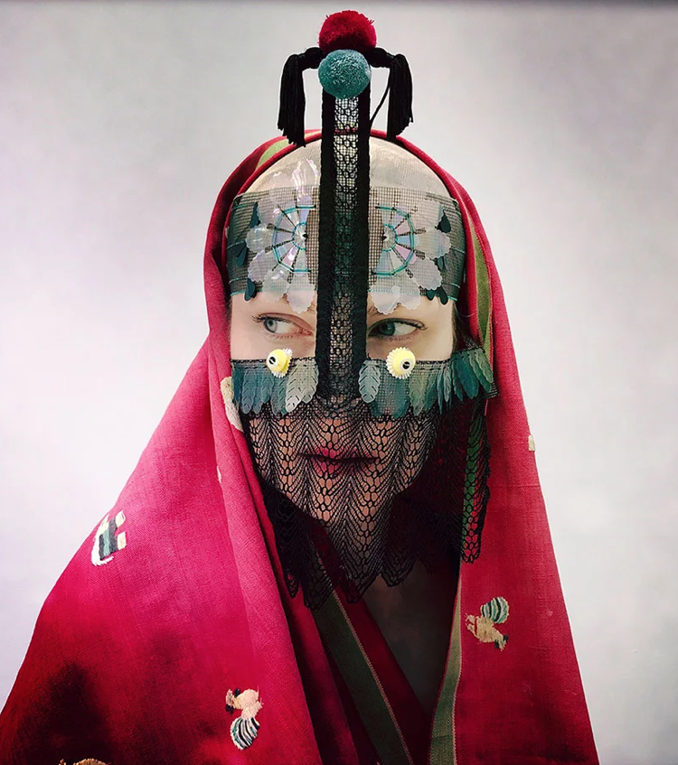 masque artisanal avec voile Damselfrau