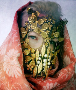 masque artisanal laiton ornements perles