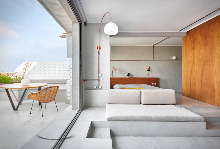 micro appartement baie coulissante terrasse beton douche exterieure