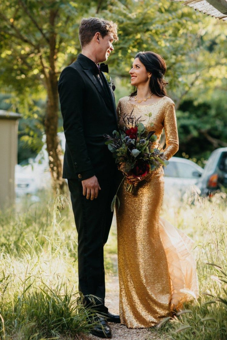 robe de mariée dorée aux manches longues tendances mariage