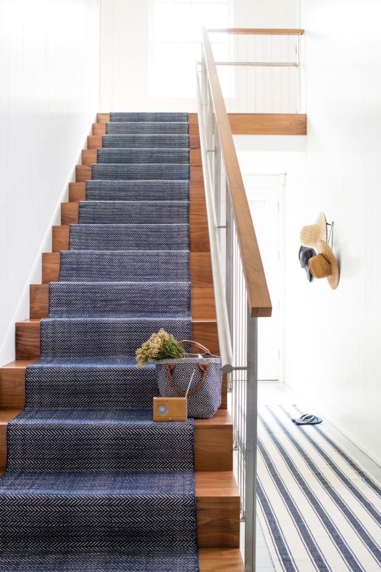 tapis pour escalier bois moquette bleu foncé